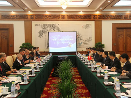 �˴η��ִ������䌍����݆���������c������Ԓ������Ԍ�Ԓ�ɹ��ľ��w�e�룬�����ڞ����A�������Pϵ�̓ɇ��ߌ������I�����Ú�ա��p���̶��m�r�����e�����������θ����L�����ִ��̡�