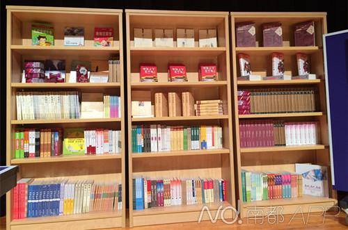 習近平贈送林肯中學《紅樓夢》和乒乓球桌