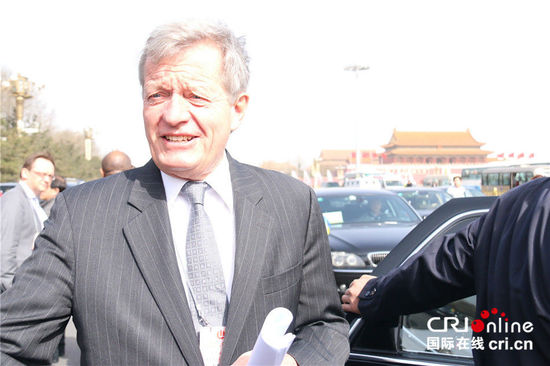 �����v�A��ʹ�U��˹���zӰ������