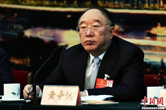 3月6日,參加十二屆全國人大四次會(huì)議的重慶代表團(tuán)舉行全體會(huì)議,審議政府工作報(bào)告。重慶市長黃奇帆參加會(huì)議。中新社記者 安源 攝