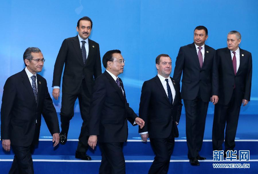 12��15�գ��Ї�����(w��)Ժ������ˏ�(qi��ng)�ڰ�˹���{��ϯ�Ϻ������M���ɆT���������X������ʮ���Ε��h���@���c���I(l��ng)��(d��o)�˼��w��Ӱ��������������A��ӛ�� ���d�� �z